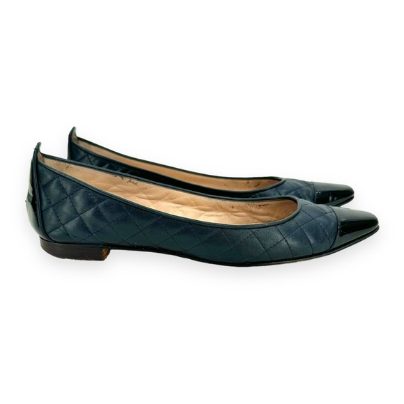 Manolo Blahnik Navy Blue & Black Quilted Patent Leather Toe Ballet Flats sz 37.5 - Picture 2 of 12